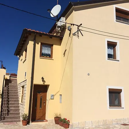 Apartament Anamarija *